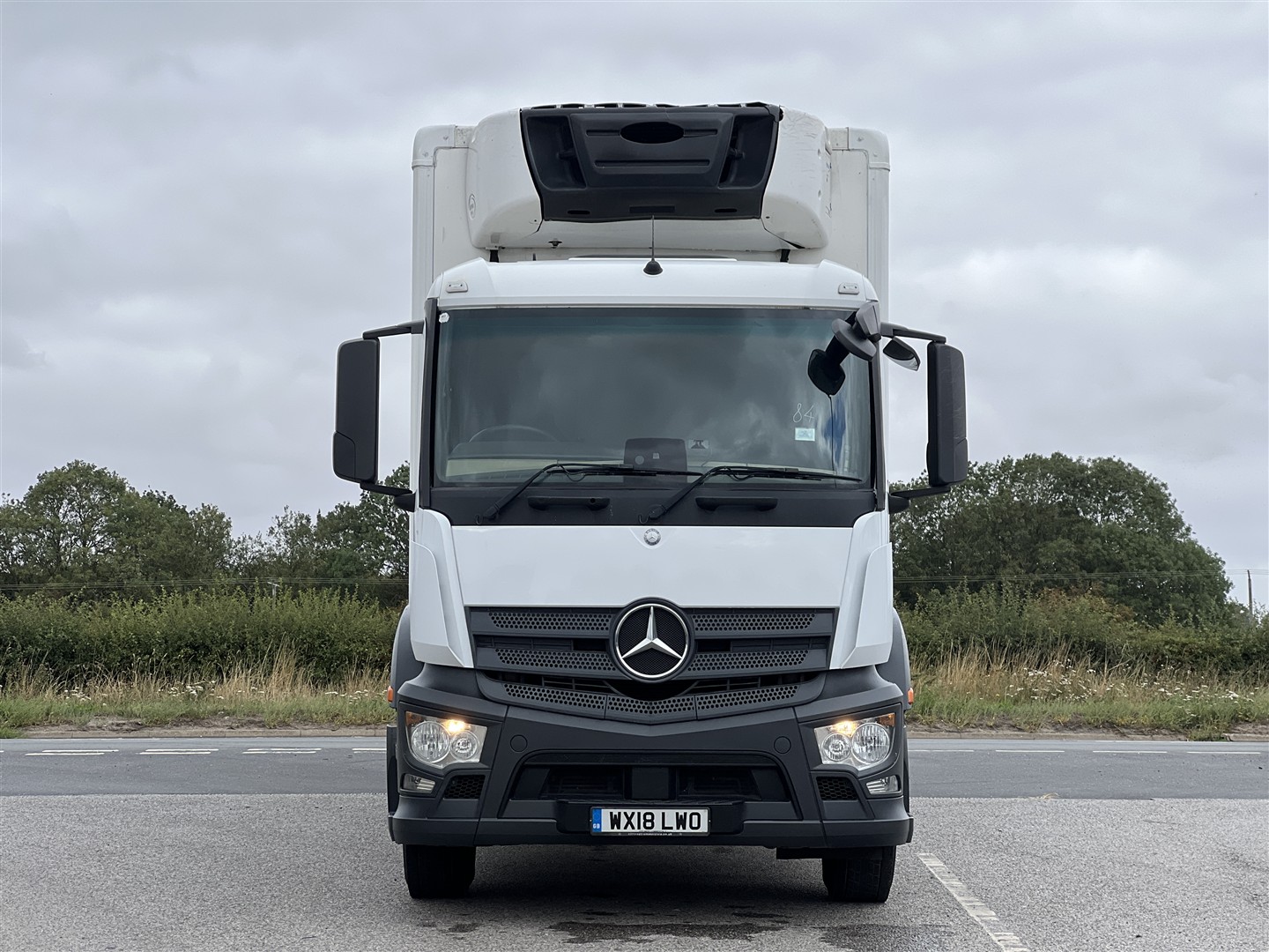 Miniature MERCEDES-BENZ Actros MP03 avec benne 3 essieux SCHMITZ CARGOBULL OBEROTTENDORF CONRAD CON72202/03 | Collect World