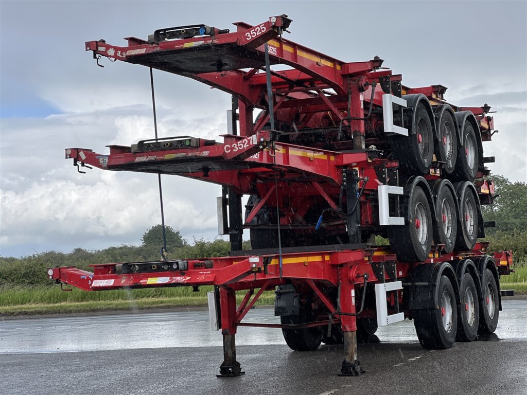 Dennison Tri-Axle Sliding Skeletal Trailers - Stack of Three - C388504 ...